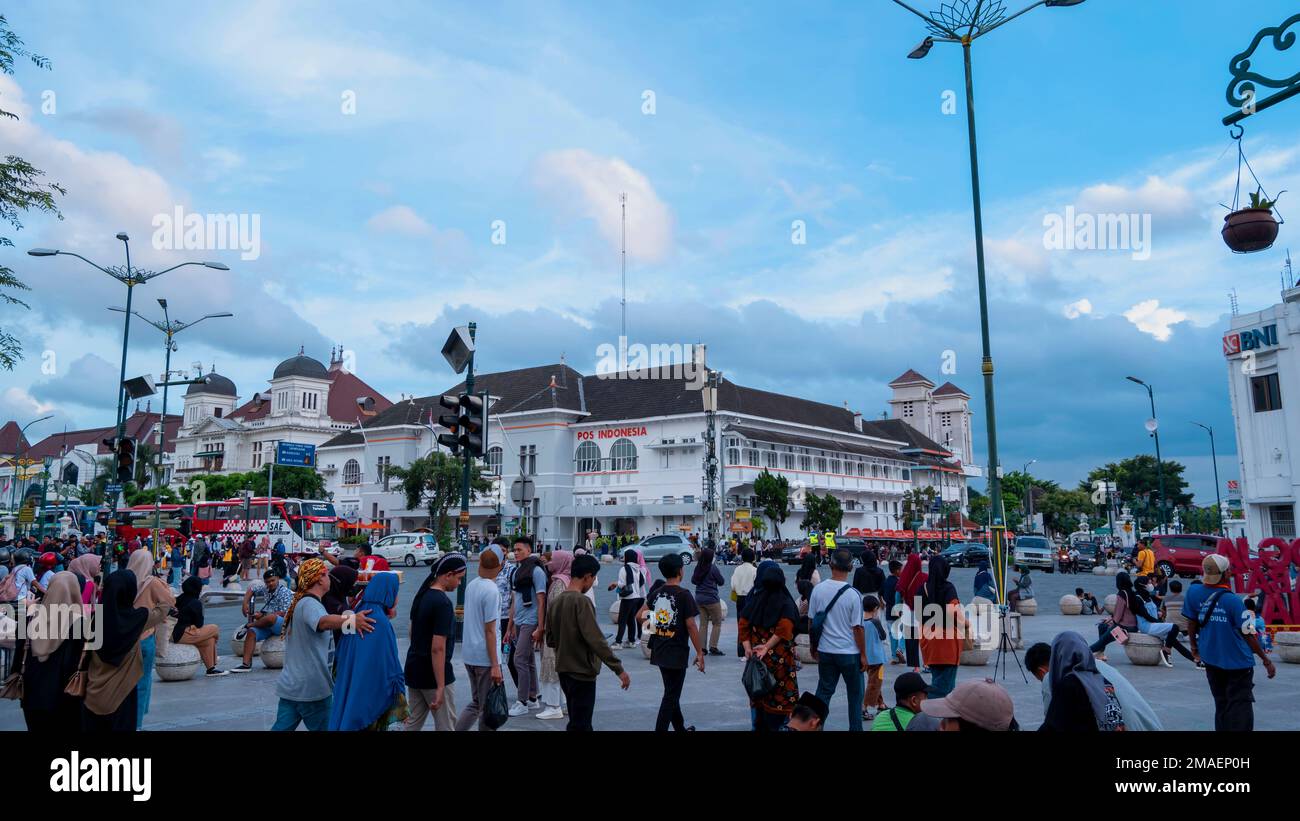Yogyakarta, Indonesien - 14. Januar 2023: Das Markierungsgebiet Yogyakarta Kilometer 0 ist von historischen historischen Gebäuden umgeben und befindet sich in der Nähe des Popu Stockfoto
