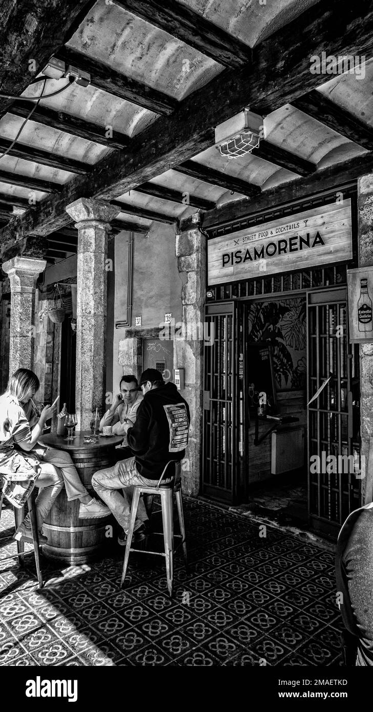 Tapas auf einer Barterrasse in Barceloneta, Barcelona, Katalonien, Spanien Stockfoto