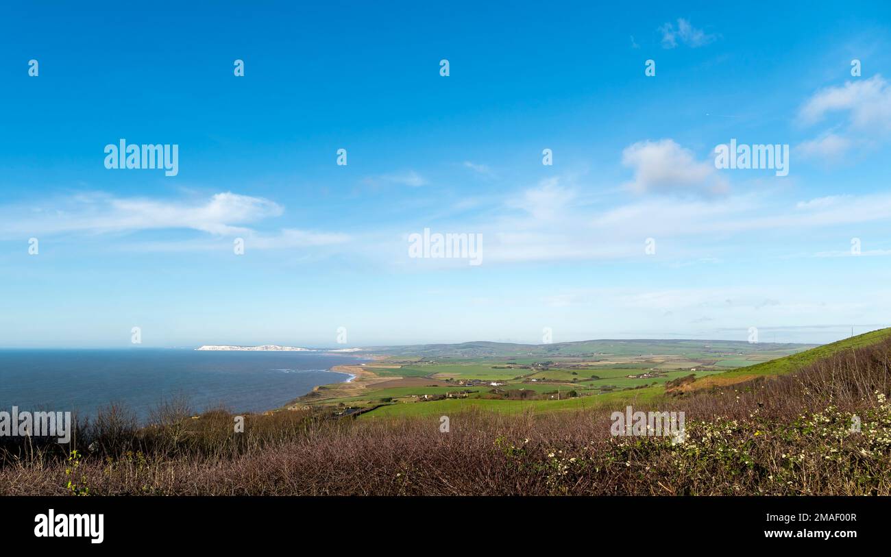 Blick vom Blackgang Chine Aussichtspunkt über Chale nach Freshwater und Needles Isle of Wight Stockfoto