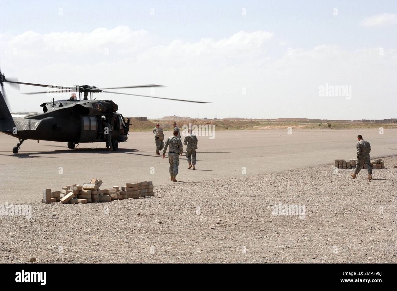 060425-A-7969G-012. Operation/Serie: SWIFT-SCHWERTBASIS: Sukariya Staat: Salah Ah DIN Land: Irak (IRQ) Szene Hauptkommando gezeigt: 101. DIVISION ab Stockfoto