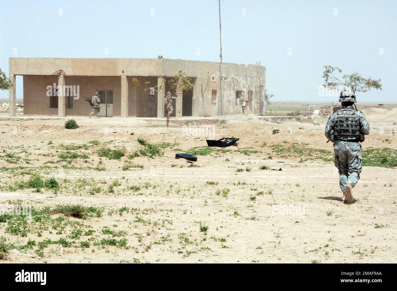 060425-A-7969G-002. Operation/Serie: SWIFT-SCHWERTBASIS: Sukariya Staat: Salah Ah DIN Land: Irak (IRQ) Szene Hauptkommando gezeigt: 101. DIVISION ab Stockfoto