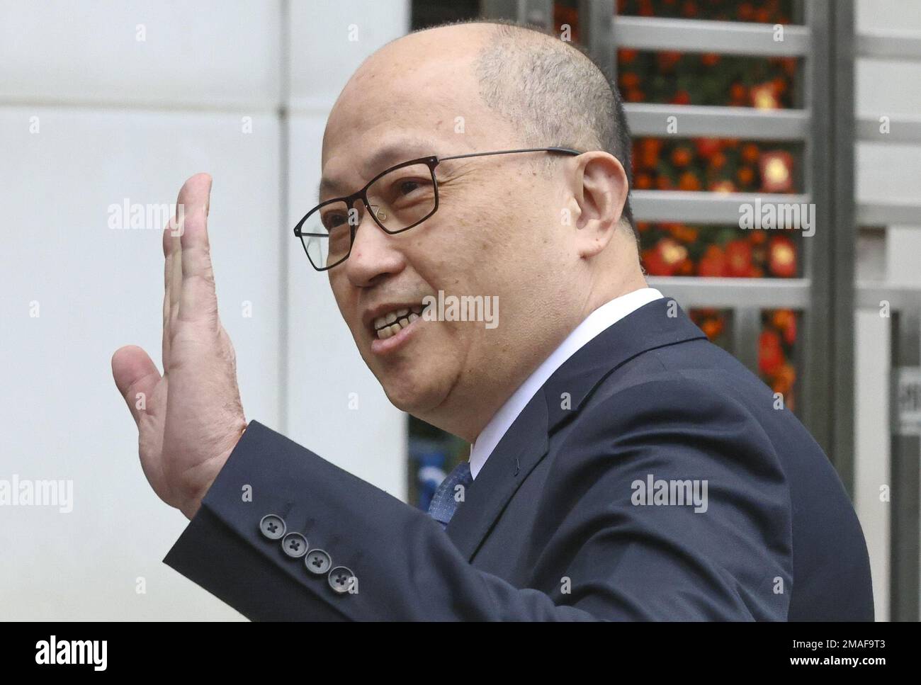 Der neu ernannte Verbindungskoch Zheng Yanxiong trifft die Medien vor