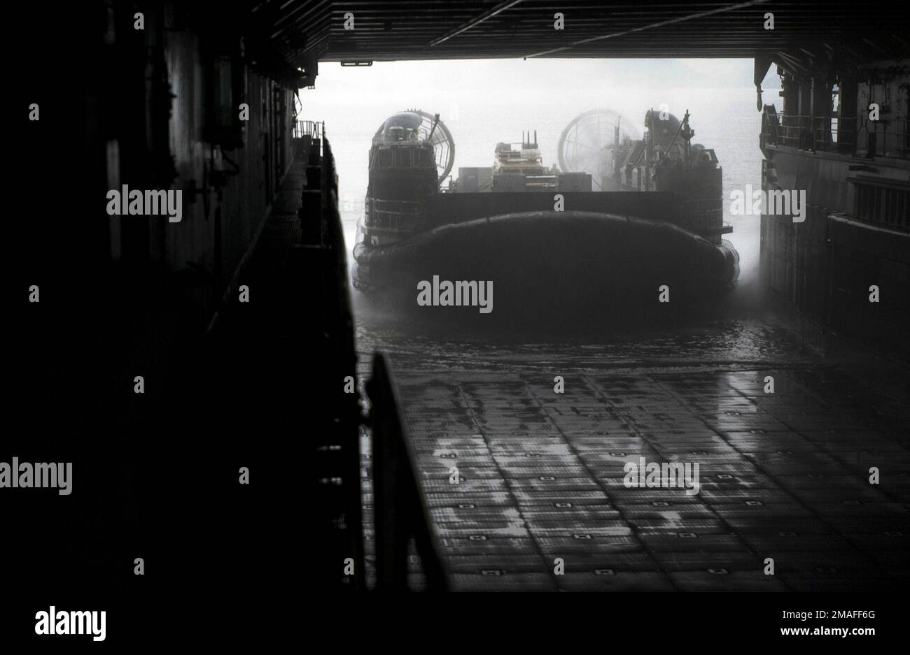 060516-N-9851B-010. Basis: USS Tortuga (LSD 46) Stockfoto