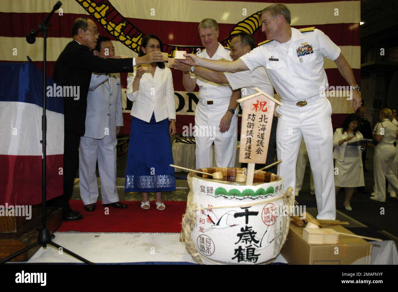 060704-N-3136P-127. [Complete] Bildunterschrift: US Navy (USN) Admiral ...