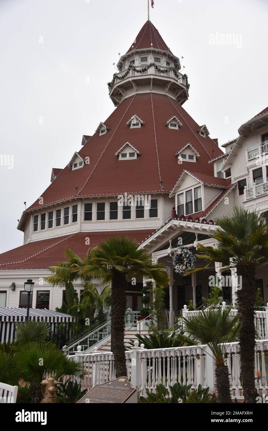 San Diego, Kalifornien. USA. 12/30-31/2022. Del Coronado Hotel. 1888 Gebaut. Außenarchitektur. Liebevoll bekannt als „THE DEL“. Stockfoto
