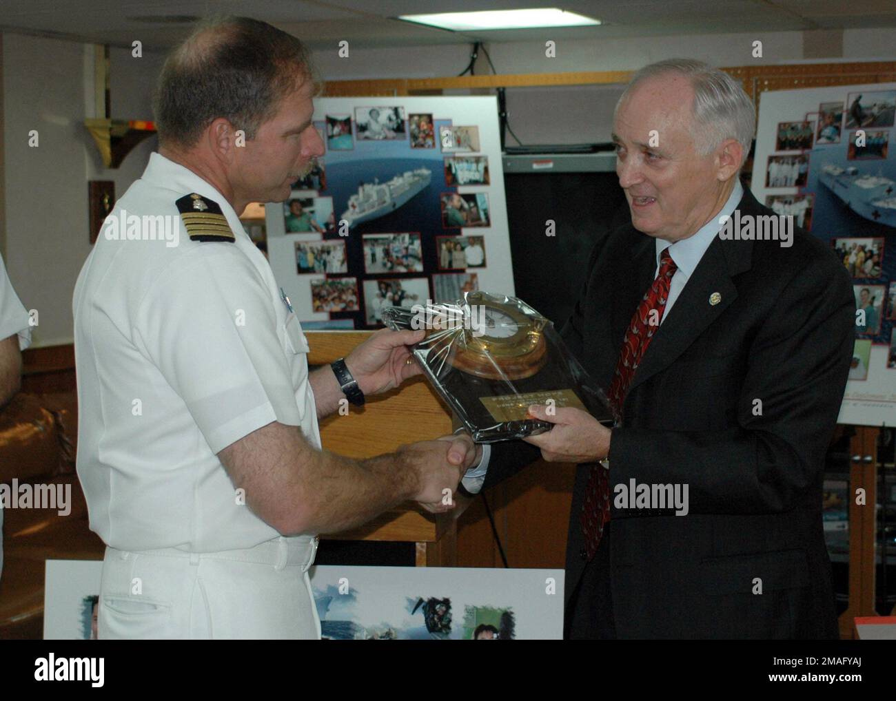 060806-N-9076B-053. Basis: USNS Mercy (T-AH 19) Stockfoto