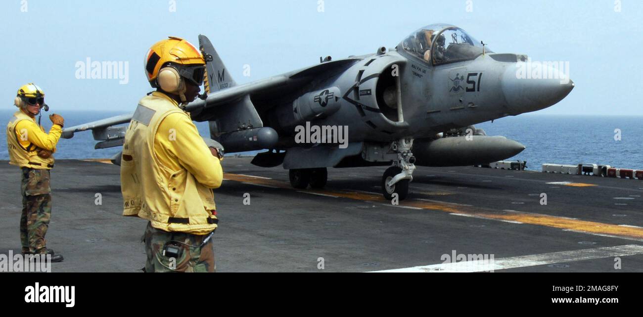 AV-8B Harrier USS Iwo Jima (Linkslenker 7) Stockfoto