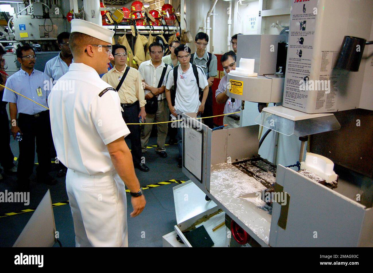 060919-N-3228J-007. Basis: USS Frank Cable (AS 40) Land: Malaysia (MYS) Stockfoto