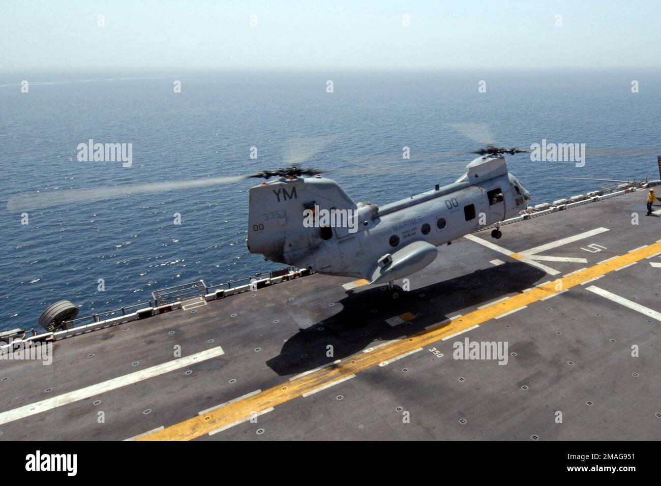 060922-N-4856C-012. Basis: USS Iwo Jima (Linkslenker 7) Stockfoto