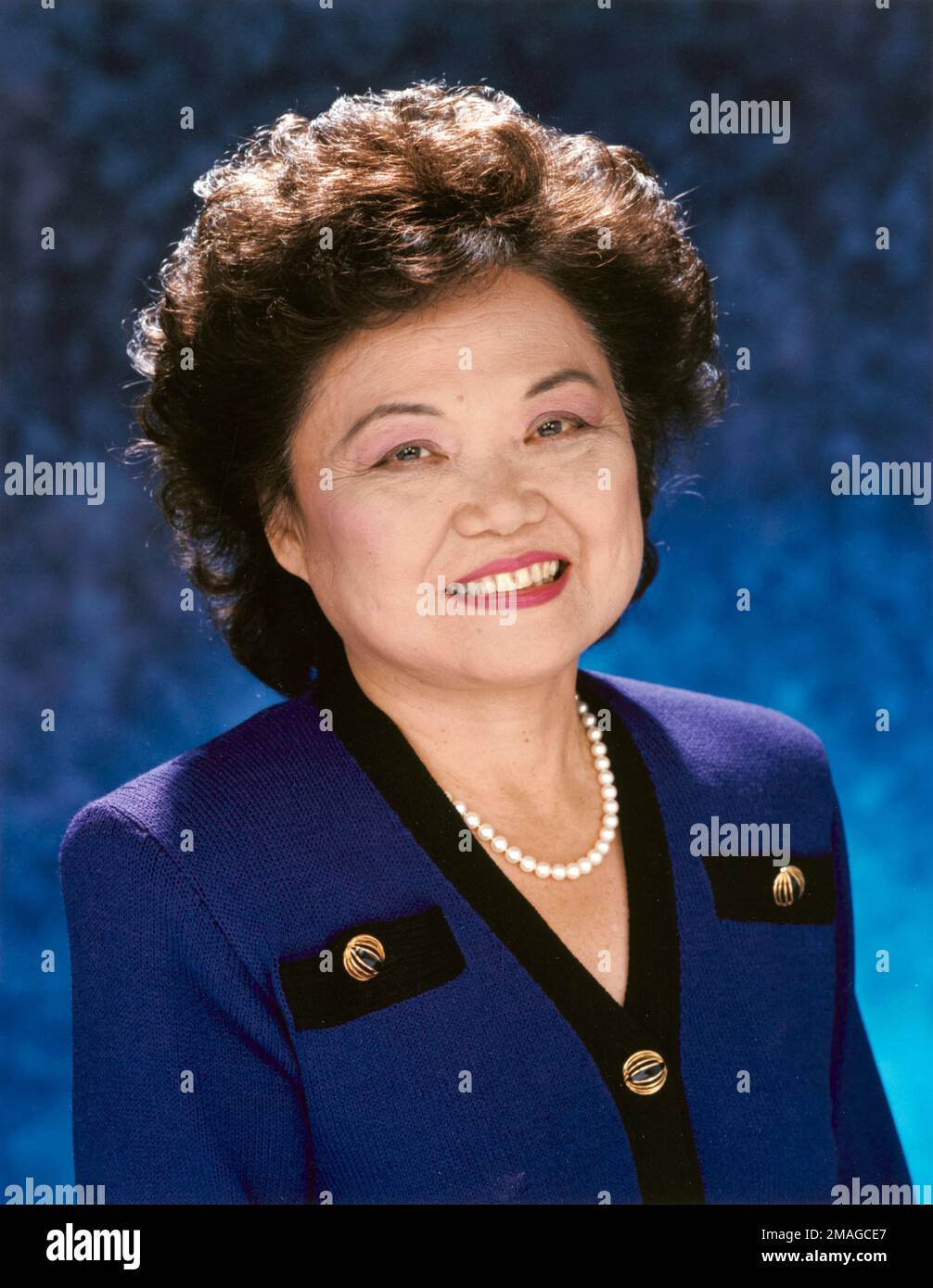 Patsy Mink. Portrait des hawaiianischen Anwalts und Politikers Patsy Matsu Mink (geborene Takemoto; 1927-2002), c. 1994. Mink war die erste farbige Frau, die zum Kongress gewählt wurde. Stockfoto