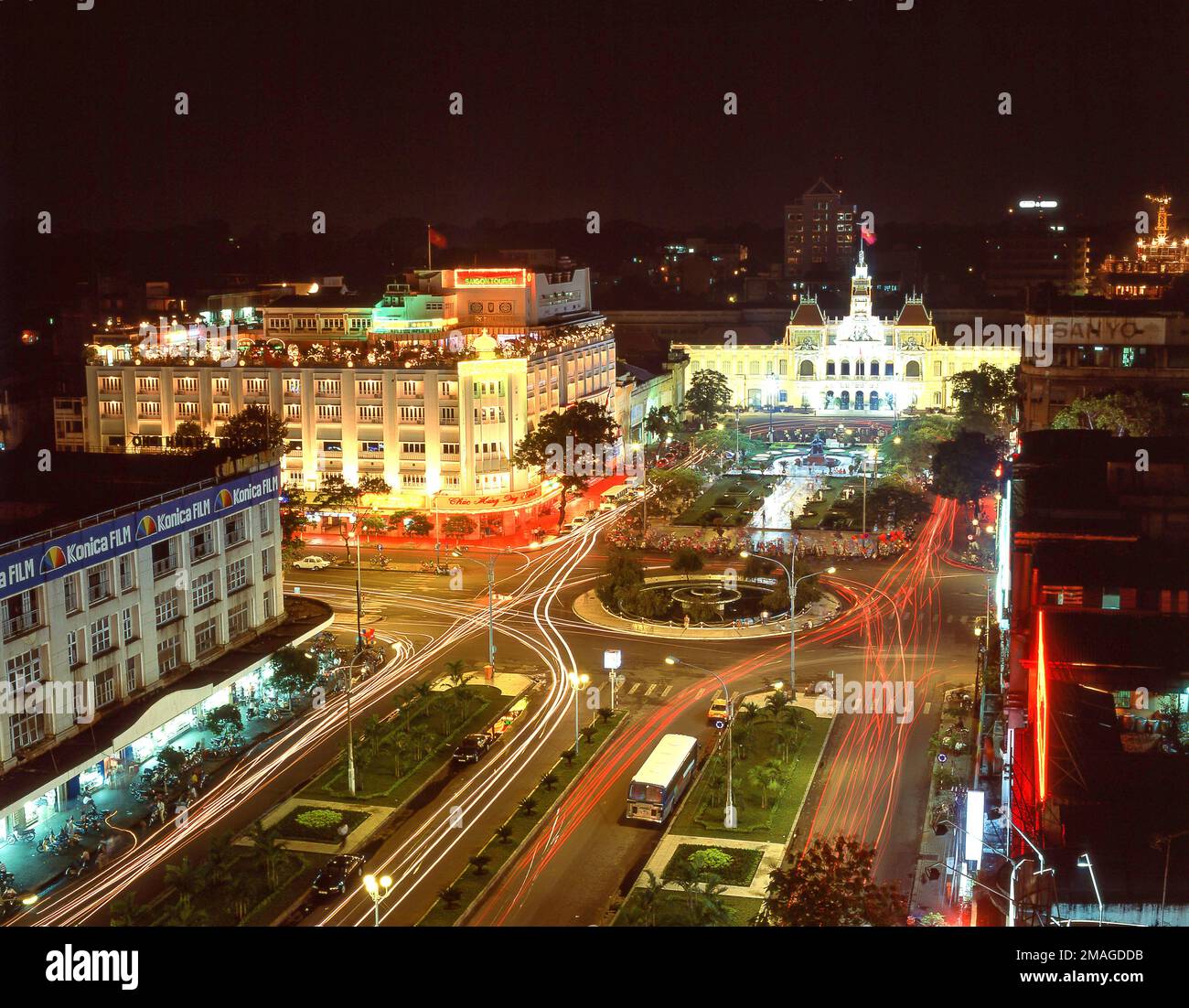 Rex Hotel, Rathaus und Nguyen Hue Boulevard bei Nacht, Ho Chi Minh Stadt (Saigon), Sozialistische Republik Vietnam Stockfoto