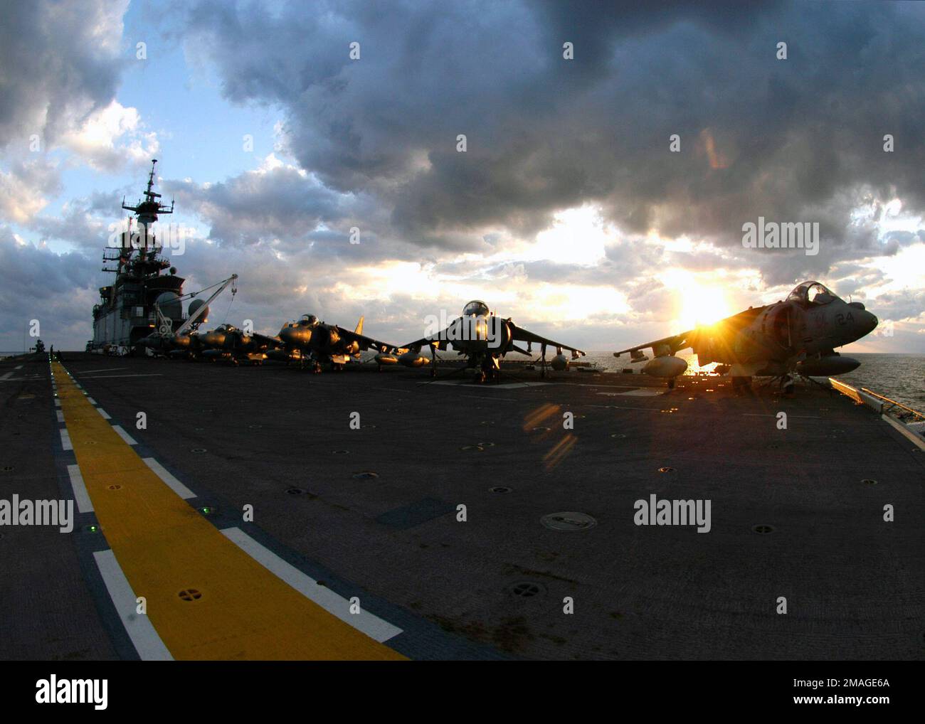 061023-N-2636M-012. Basis: USS Bataan (Linkslenker 5) Land: Atlantik (AOC) Stockfoto
