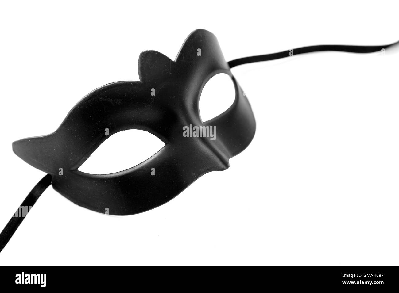 Karneval Venezianische Frauenmaske schwarz isoliert auf weißem Hintergrund Stockfoto