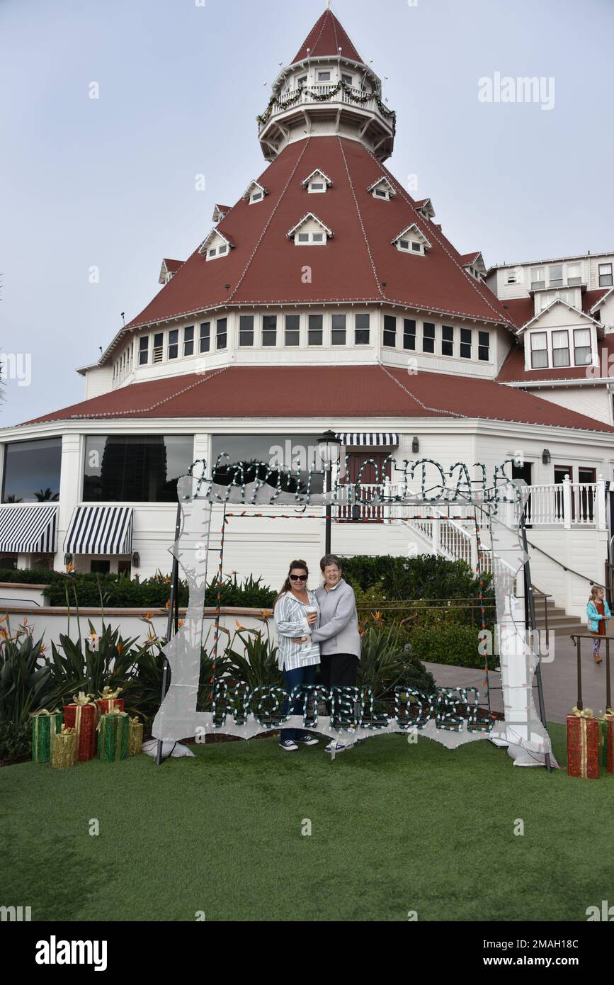 San Diego, Kalifornien. USA. 12/30-31/2022. Del Coronado Hotel. 1888 Gebaut. Außenarchitektur. Liebevoll bekannt als „THE DEL“. Stockfoto