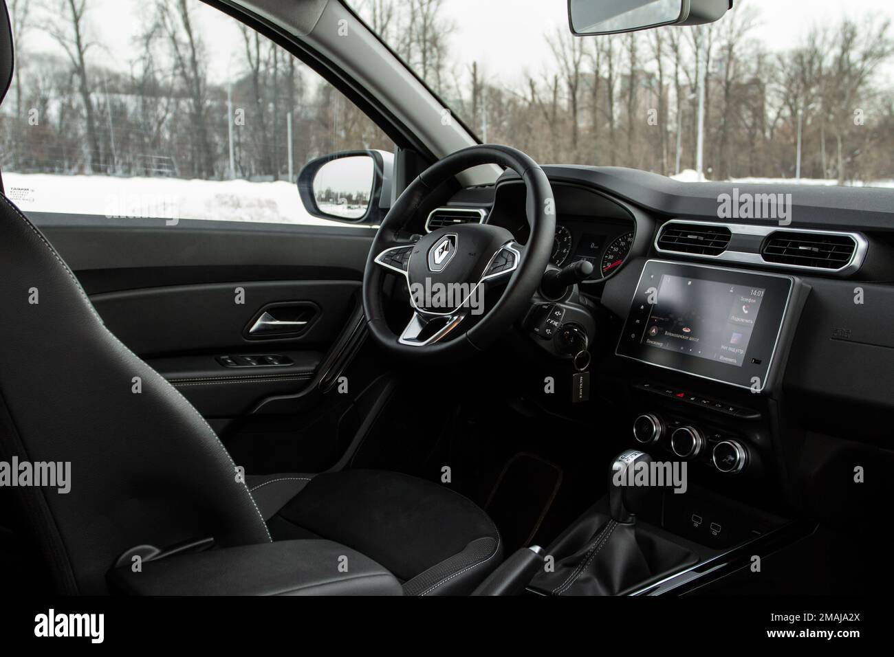 MOSKAU, RUSSLAND - 09. JANUAR 2022 Renault Duster (zweite Generation), allgemeine Innenansicht. Kompakter, moderner Crossover-SUV. Stockfoto