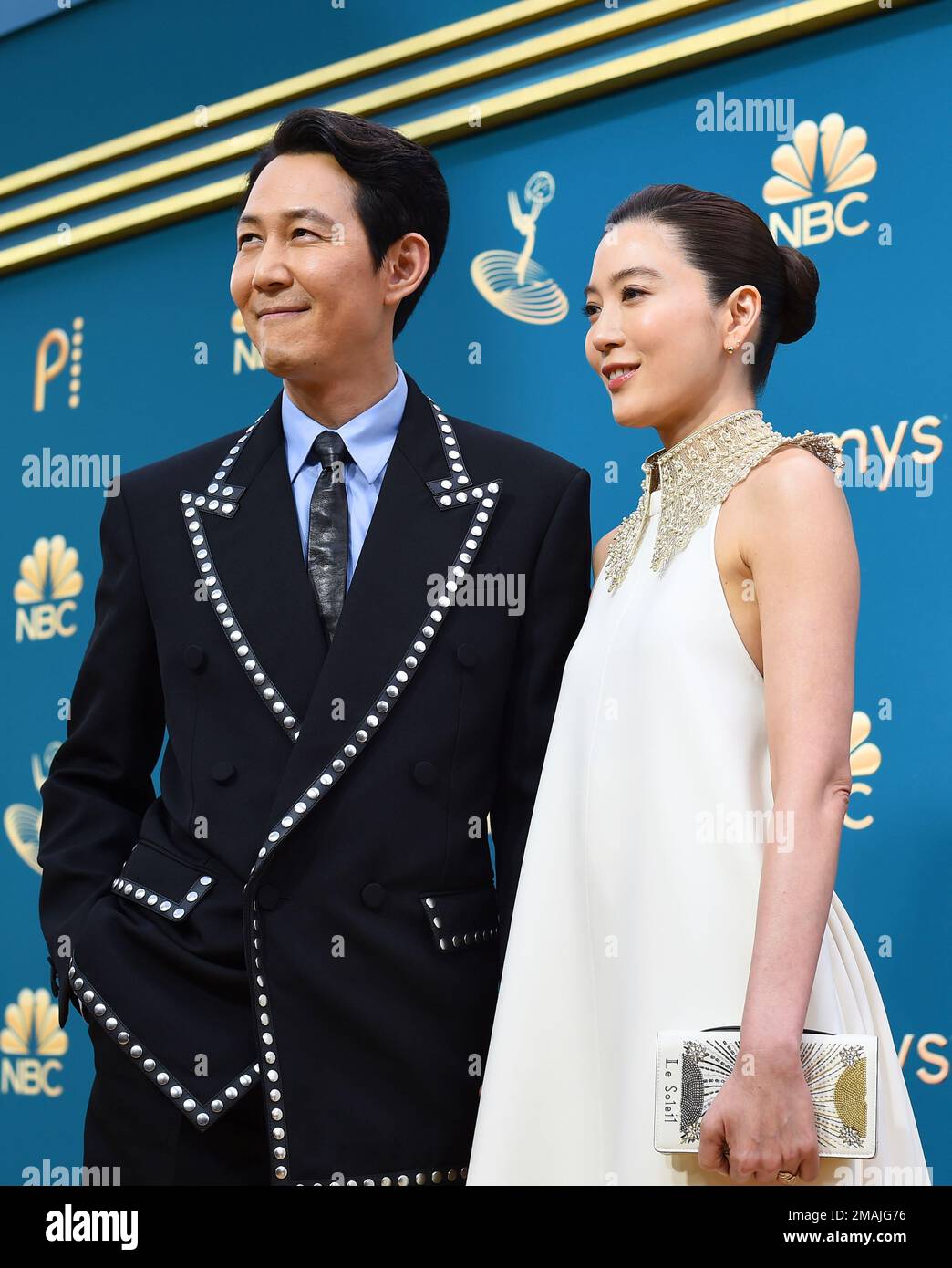 Lee Jung-jae, left, and Lim Sae Ryung arrive at the 74th Emmy Awards on Monday, Sept. 12, 2022 at the Microsoft Theater in Los Angeles. (Photo by Dan Steinberg/Invision for the Television Academy/AP Images) Stockfoto