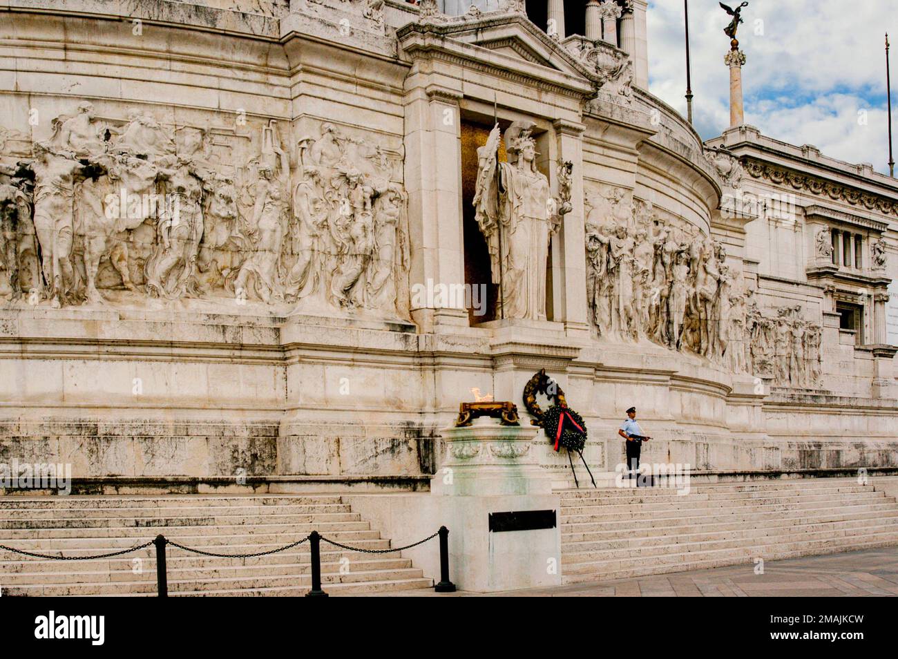 Victor Emmanuel II. Nationaldenkmal mit Kranz. Stockfoto