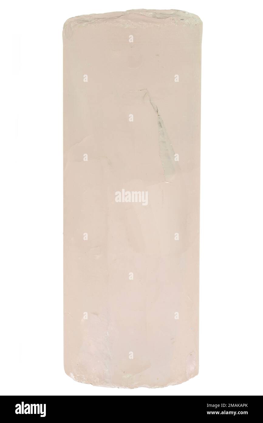 Bohrkern aus Rosenquarz isoliert auf weißem Hintergrund Stockfoto