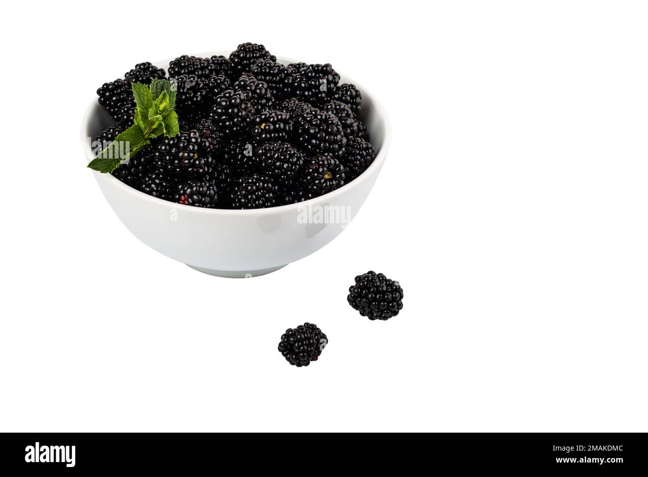 BlackBerry-Platte auf isoliertem Hintergrund. Gesundes Frühstück. Stockfoto