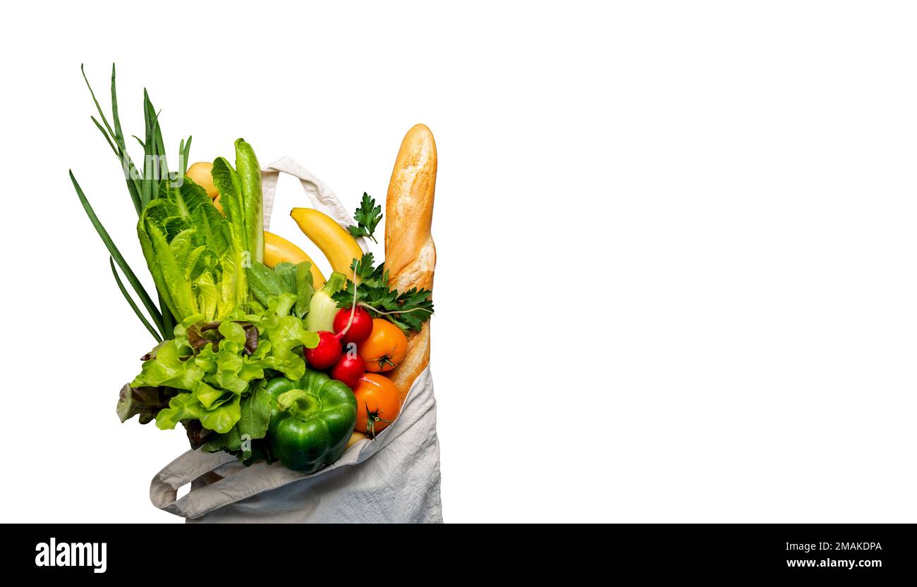 Umweltfreundliche Einkaufstasche mit Lebensmitteln auf isoliertem Hintergrund Stockfoto
