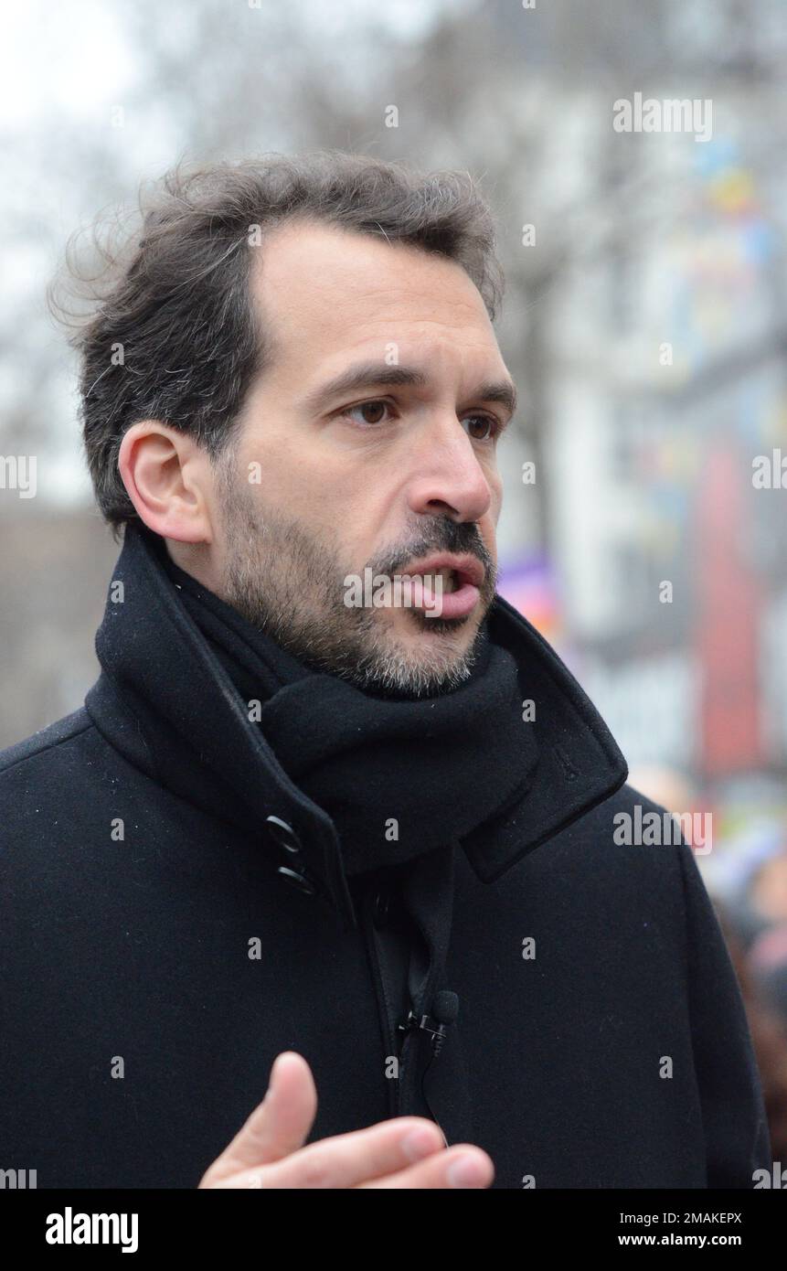 Environ 400000 personnes à Paris selon les syndicats sont venus dire NON à l'allongement de la durée de cotisation et au départ en retraite à 64 ans Stockfoto