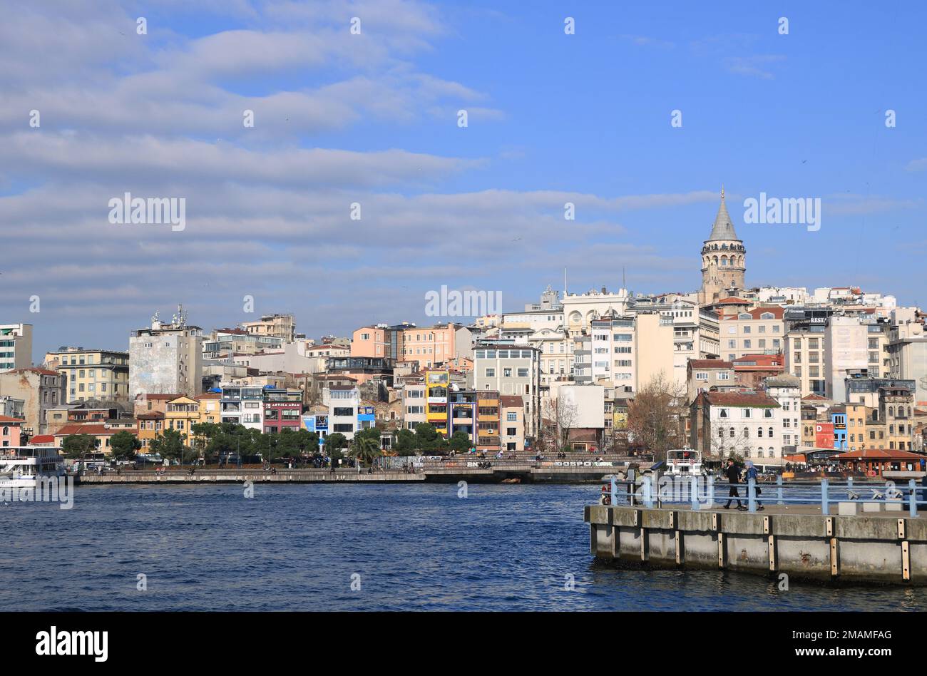 Blick auf das Goldene Horn und die Galata in Istanbul Stockfoto