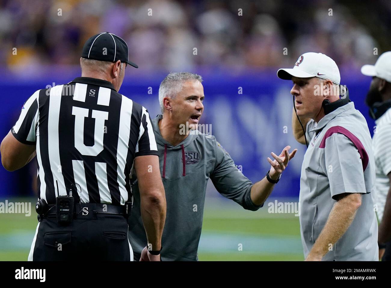 Florida State head coach Mike Norvell talks to referees in the second half of an NCAA college football game against LSU in New Orleans, Sunday, Sept. 4, 2022. Florida State won 24-23. (AP Photo/Gerald Herbert) Stockfoto