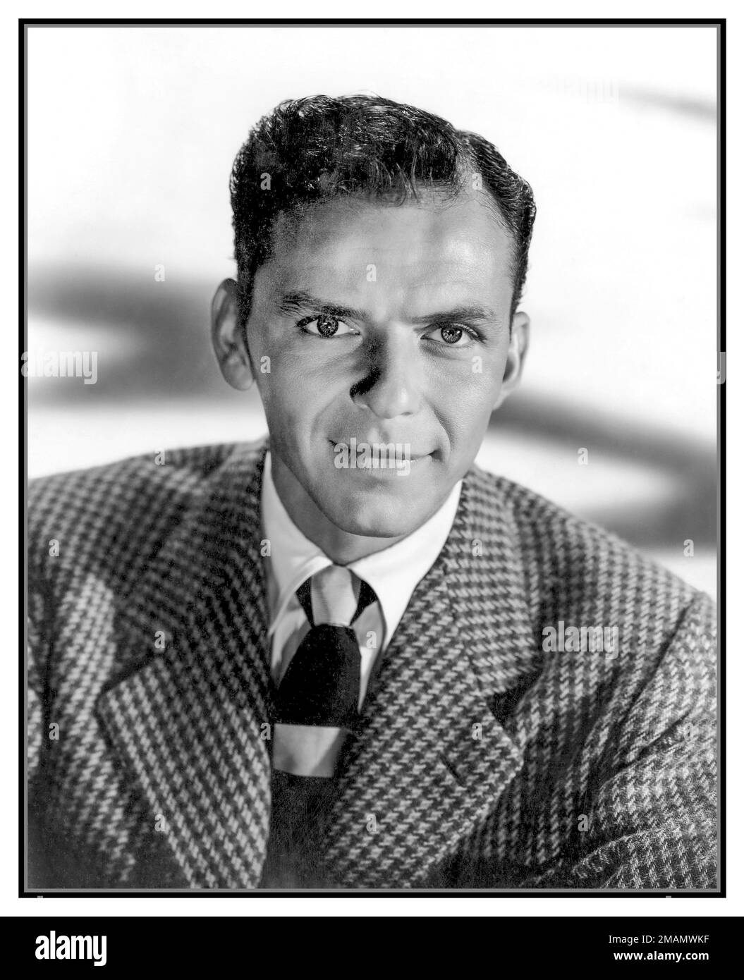 FRANK SINATRA 1942 Werbefoto von Frank Sinatra für Metro-Goldwyn-Mayer (MGM). Hollywood Studio Still America USA Stockfoto