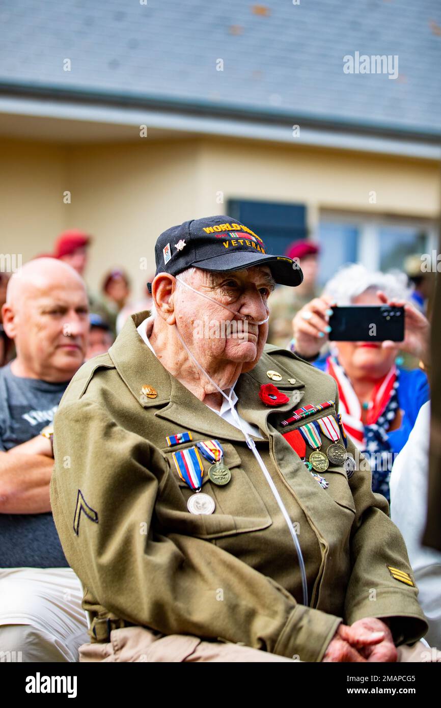 Veteranen aus dem Zweiten Weltkrieg und Vertreter derjenigen, die nicht