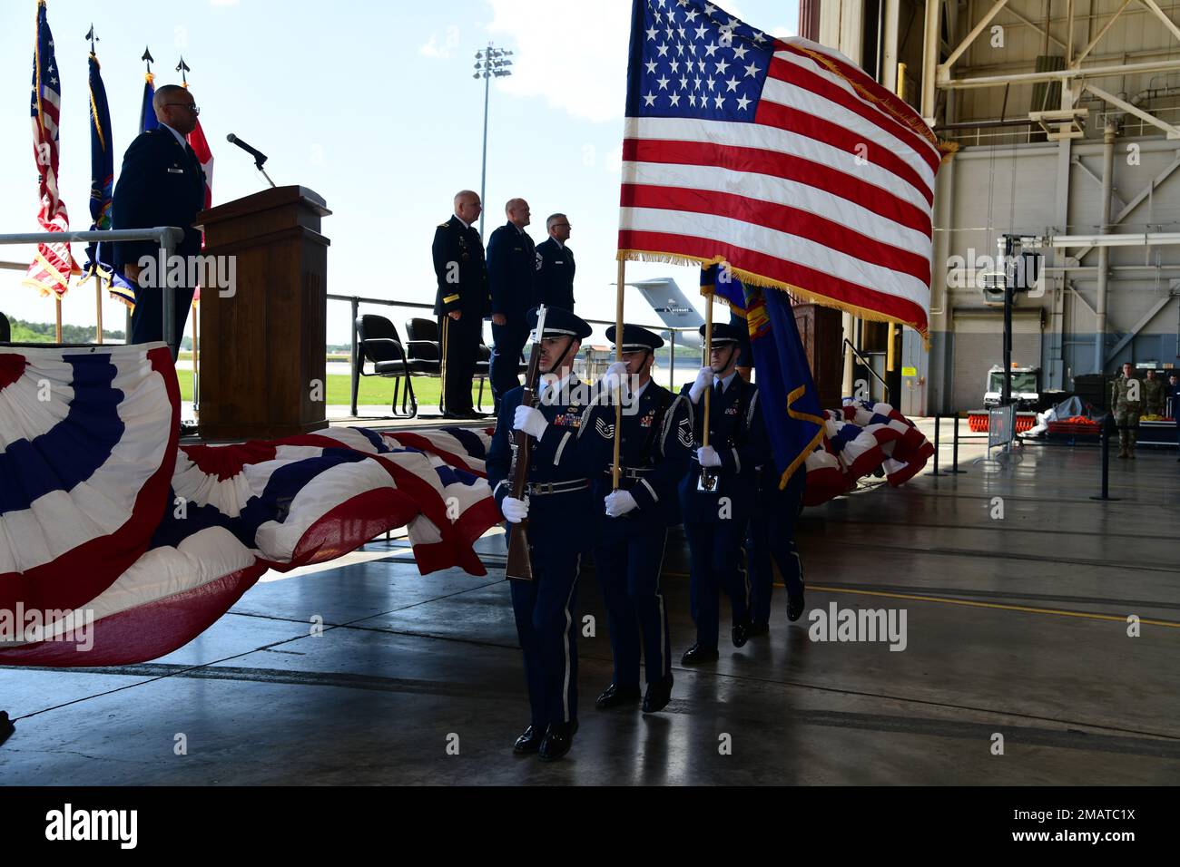 Oberst Gary R. Charlton II, Befehlshaber des 105. Luftwaffenflügels, wurde während seiner Beförderungszeremonie auf der Stewart Air National Guard Base, New York, am 4. Juni 2022 zum Brigadegeneral befördert. Stockfoto