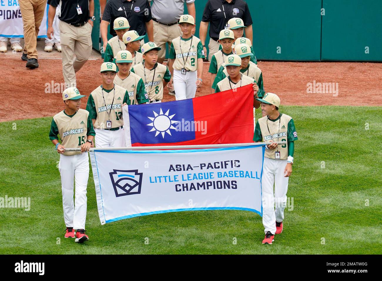 Asia-Pacific Region Champion Little League team from Taipei City, Taiwan, participates in the opening ceremony of the 2022 Little League World Series baseball tournament in South Williamsport, Pa., Wednesday, Aug 17, 2022. (AP Photo/Gene J. Puskar) Stockfoto