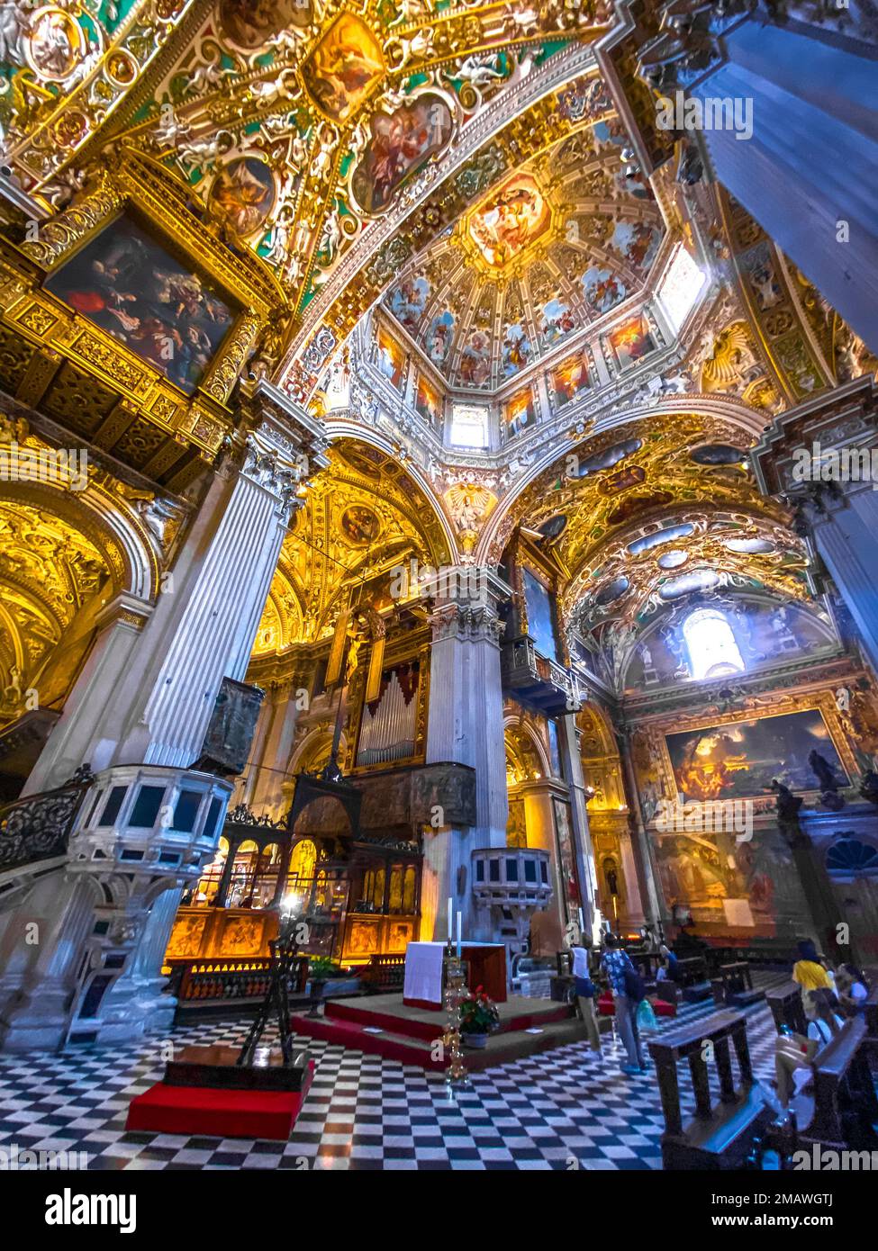 Basilika Santa Maria Maggiore, eine große Kirche in der oberen Stadt Bergamo, Norditalien Stockfoto