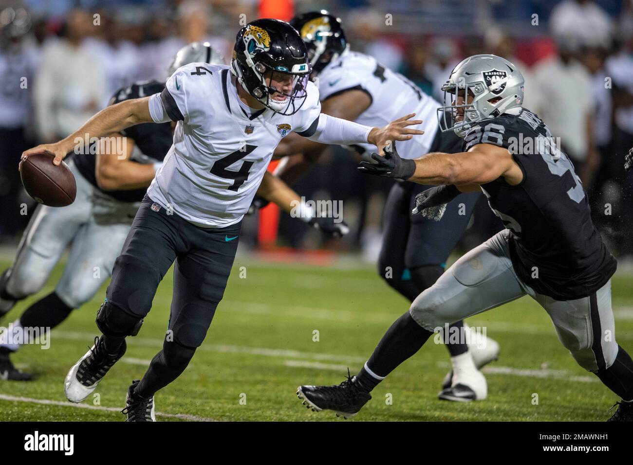 Jacksonville Jaguars quarterback EJ Perry avoids the rush from Las Vegas Raiders defensive end Tashawn Bower during the second half of the NFL football exhibition Hall of Fame Game, Thursday, Aug. 4, 2022, in Canton, Ohio. The Raiders won 27-11. (AP Photo/David Dermer) Stockfoto