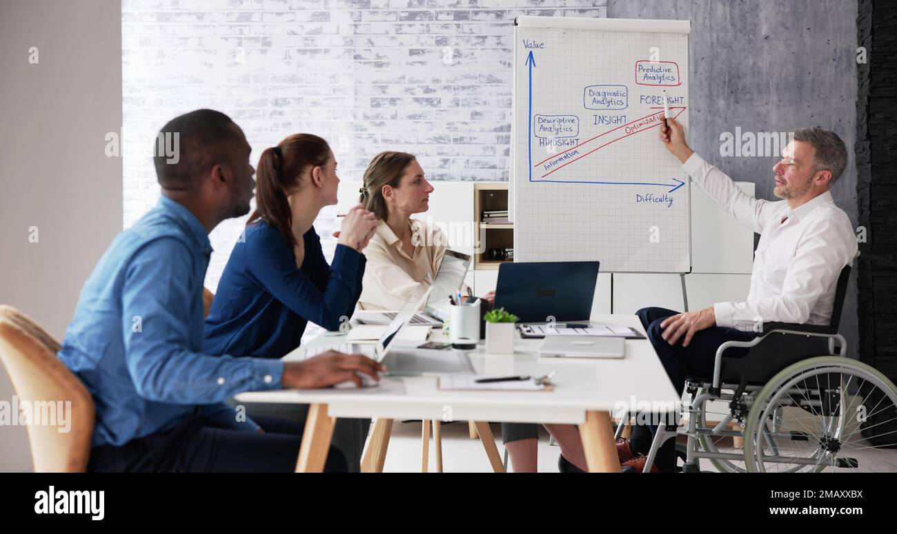 Person Mit Behinderung Bei Der Präsentation Im Bildungsmeeting Stockfoto