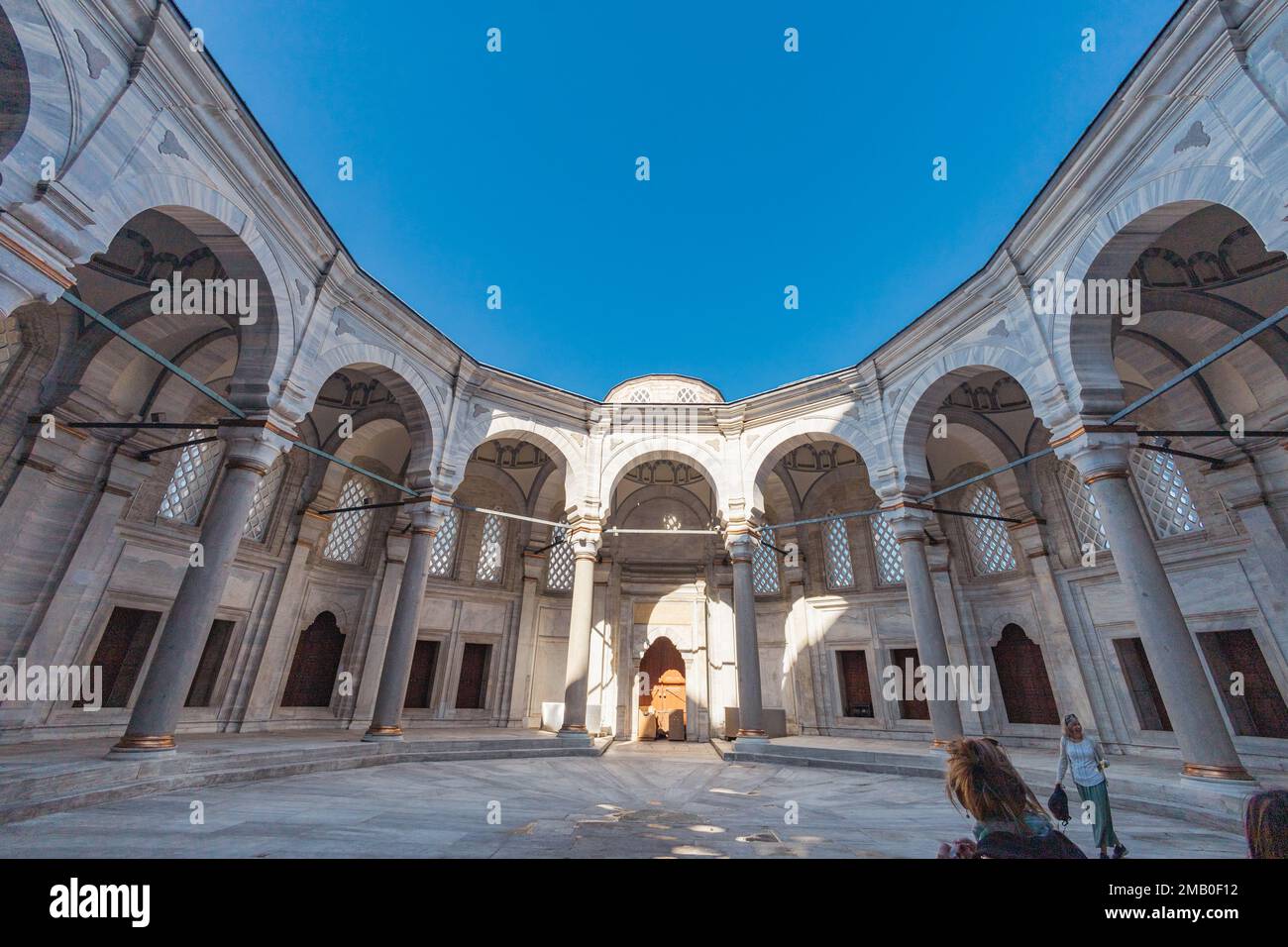 Innenhof der Bayezid II Moschee in Istanbul Stockfoto