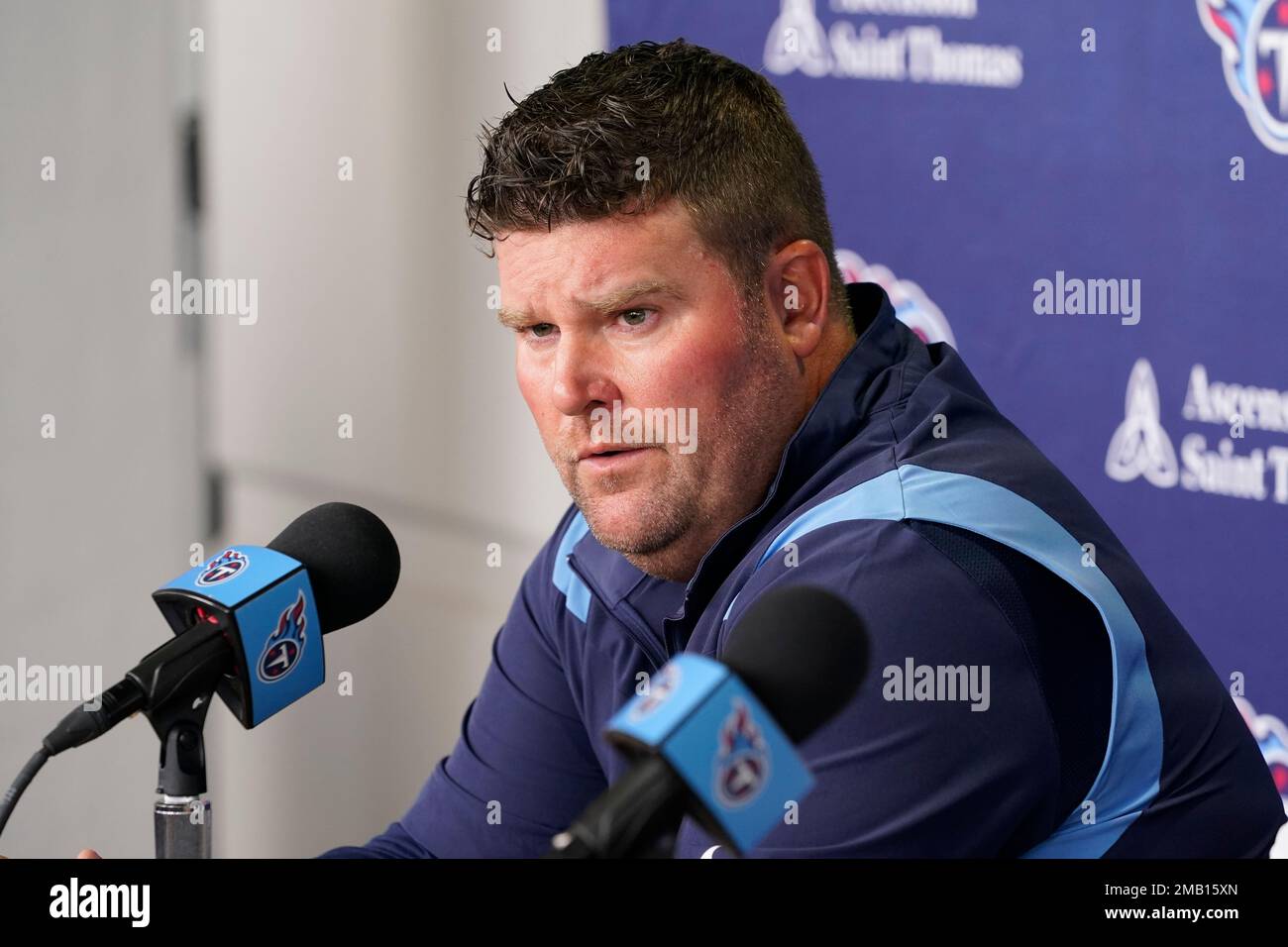 Tennessee Titans general manager Jon Robinson answers questions at a news conference Tuesday, July 26, 2022, in Nashville, Tenn. Players are expected to be on the field Wednesday as the team's NFL football training camp begins. (AP Photo/Mark Humphrey) Stockfoto