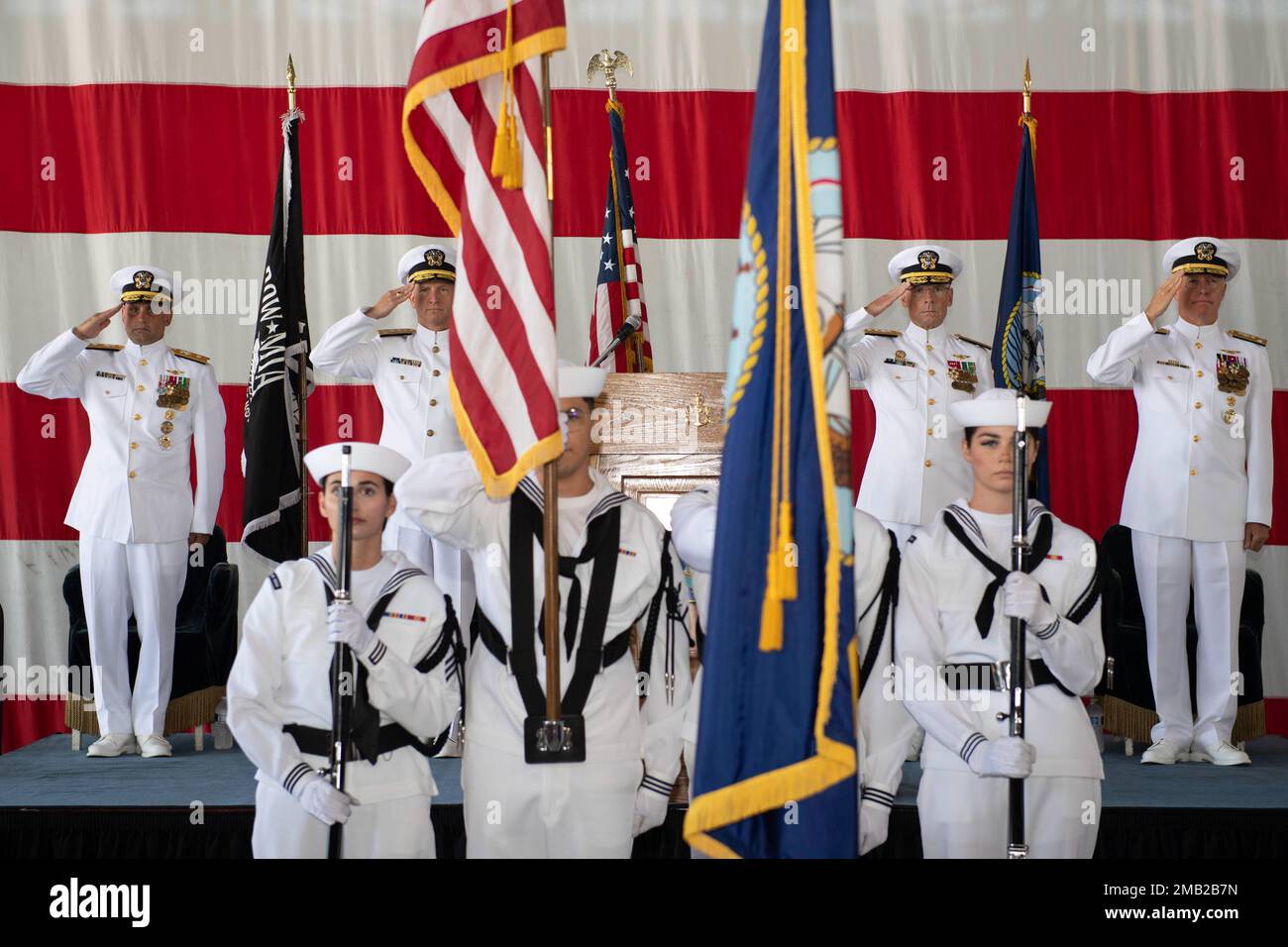 SAN DIEGO 10. Juni 2022 Stellvertretender Befehlshaber Marine Air Forces Atlantic Rear ADM. Brad Dunham Chief of Navy Reserve Vice ADM. John Mustin Commander Naval Air Force Reserve CNAFR Rear ADM