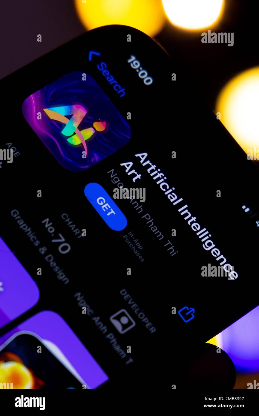 Frauenhand hält ein iPhone mit künstlicher Intelligenz Kunst App. KI-Kunst in der Zeit der künstlichen Intelligenz. 01.01.2023 Amsterdam, Niederlande Stockfoto