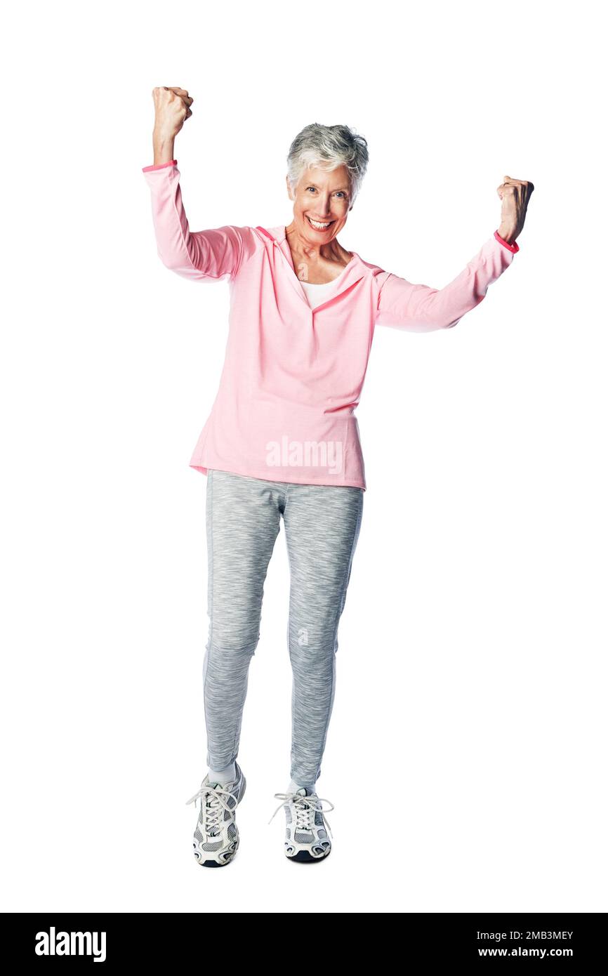 Seniorin, Fitnessfeier und Gewinnerportrait mit Händen Emoji für Gesundheit im Studio. Wellness einer starken alten Frau isoliert auf einem Weißen Stockfoto