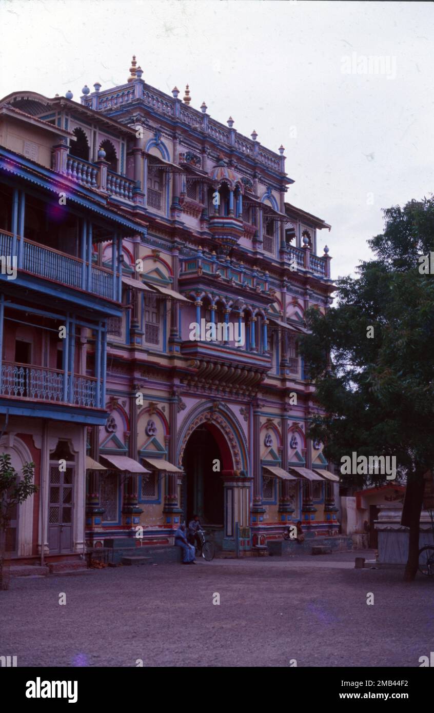 Shree swaminarayan mandir Gadhda, Gadhpur Dham Swaminarayn Tempel. Shree Gopinathji Maharaj Mandir Gadhada Indien. Gadhpur Mandir ist einer der ältesten Tempel. Dieser Tempel ist einer von sechs Tempeln, die unter der Aufsicht von Lord Shree Swaminarayan hergestellt wurden. Lord Swaminarayan war 25 Jahre lang in Gadhada. Stockfoto