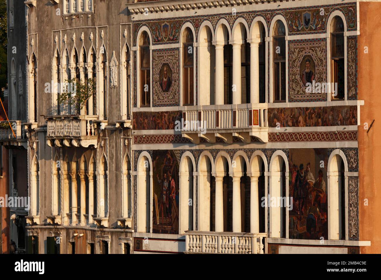 Mosaikgemälde im Palazzo Barbarigo am Canale Grande, Venedig, Italien Stockfoto