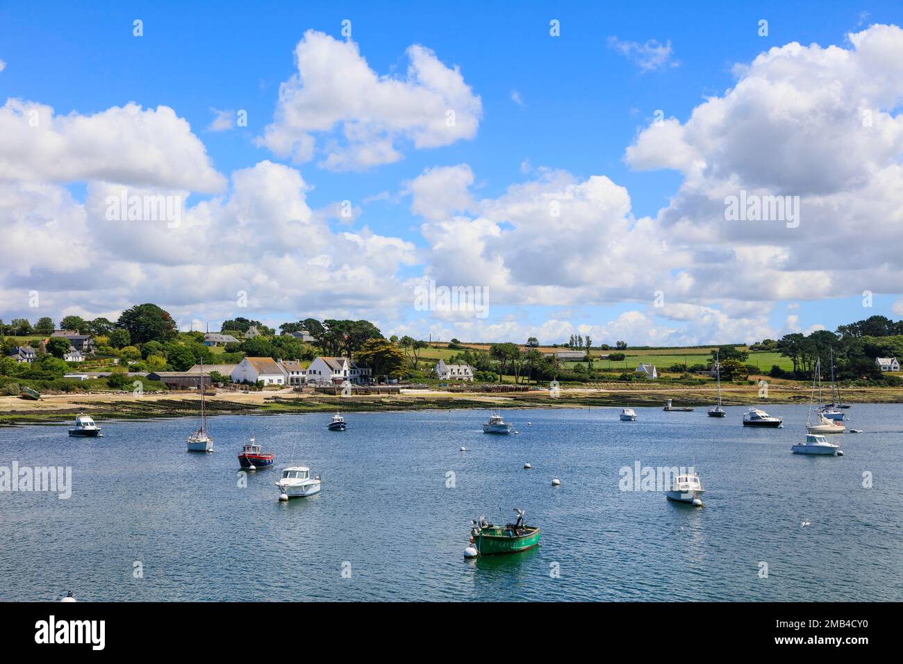 Blick vom Quai du Stellach auf Aber Benoit, Saint-Pabu, Communaute de Communes du Pays des Abers, Departement Finistere Penn-ar-Bed, Region Stockfoto