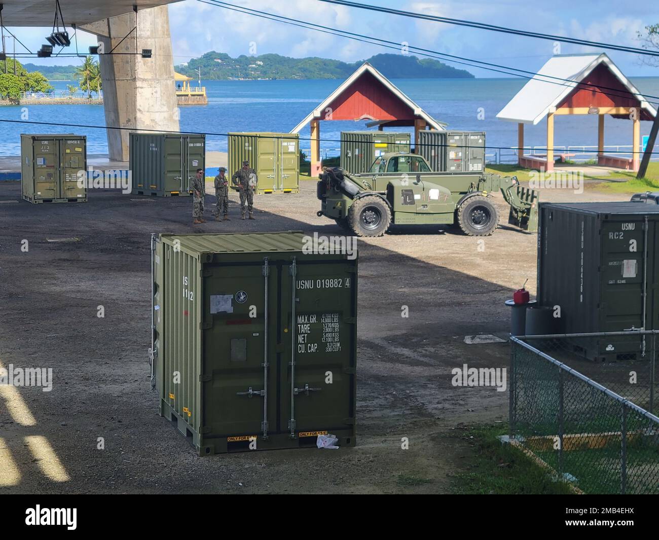 PALAU (11. Juni 2022) Matrosen, die dem 30. Naval Construction Regiment ...