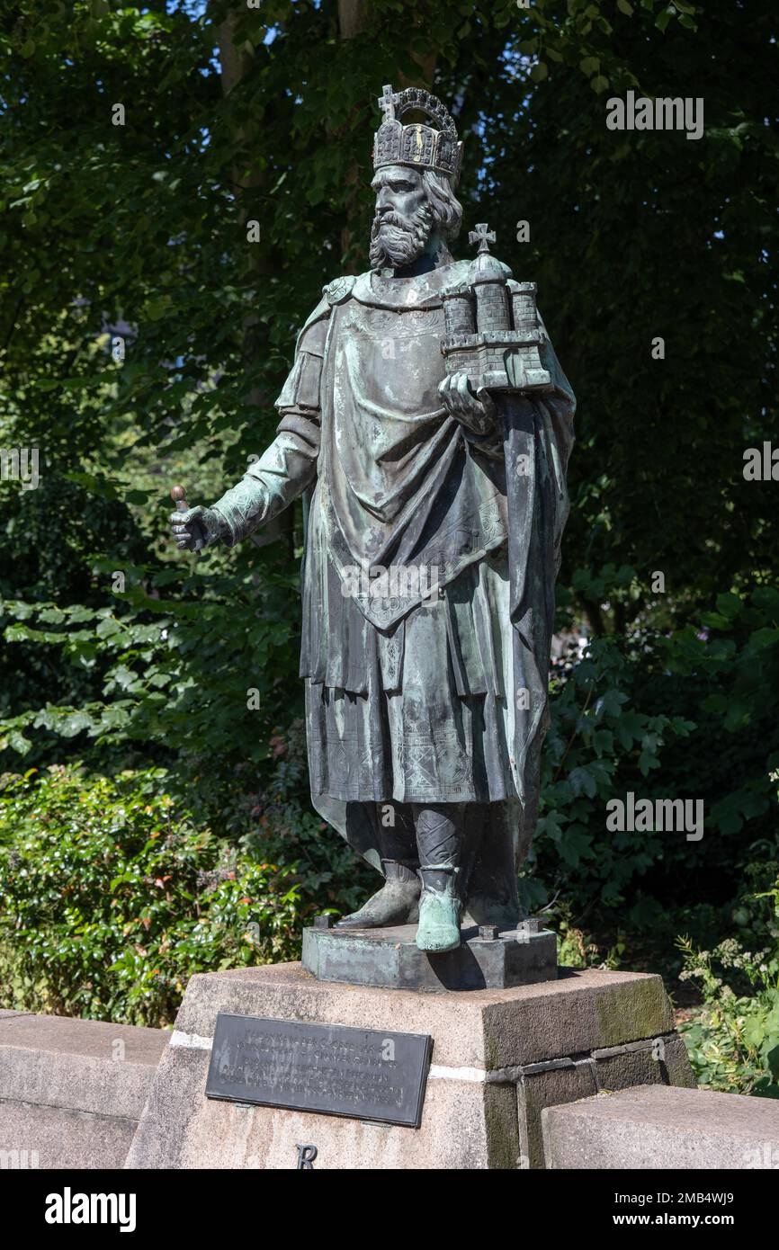 Die Figur des Kaisers Karl des Großen (768-814) vor dem kleinen Michel von Engelbert Joseph Peiffer (1830-1896), Hamburg, Deutschland Stockfoto