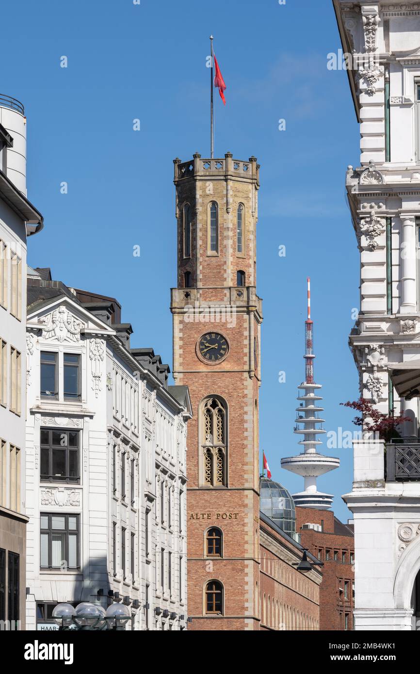 Altes Postamt (1847) und dahinter der Fernsehturm Heinrich Hertz, Hamburg Stockfoto