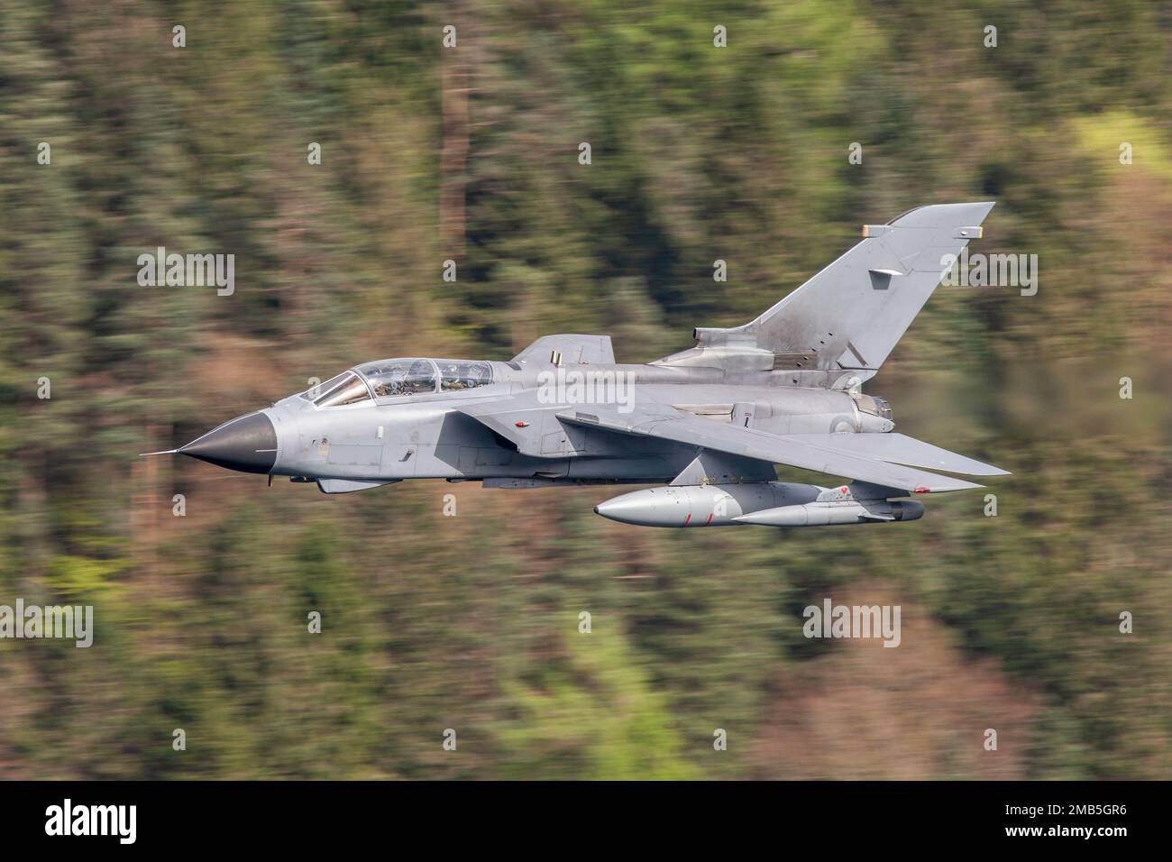 Jäger Jet fliegt tief im vereinigten Königreich. Lake District, Wales und Schottland, Großbritannien, Ausbildung von niederen Piloten Stockfoto