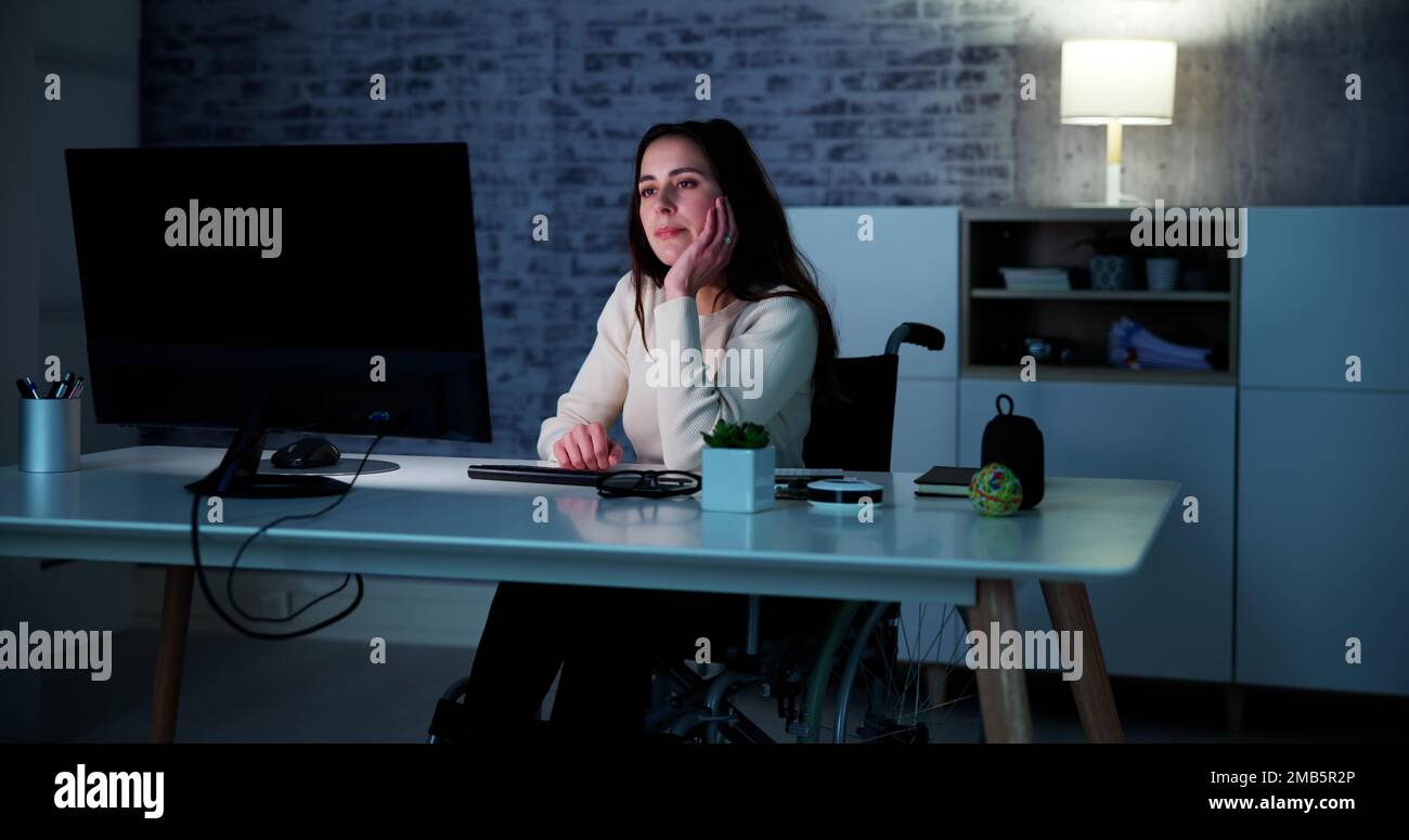 Virtuelle Videokonferenz Im Büro. Online-Präsentation Auf Dem Computer Stockfoto