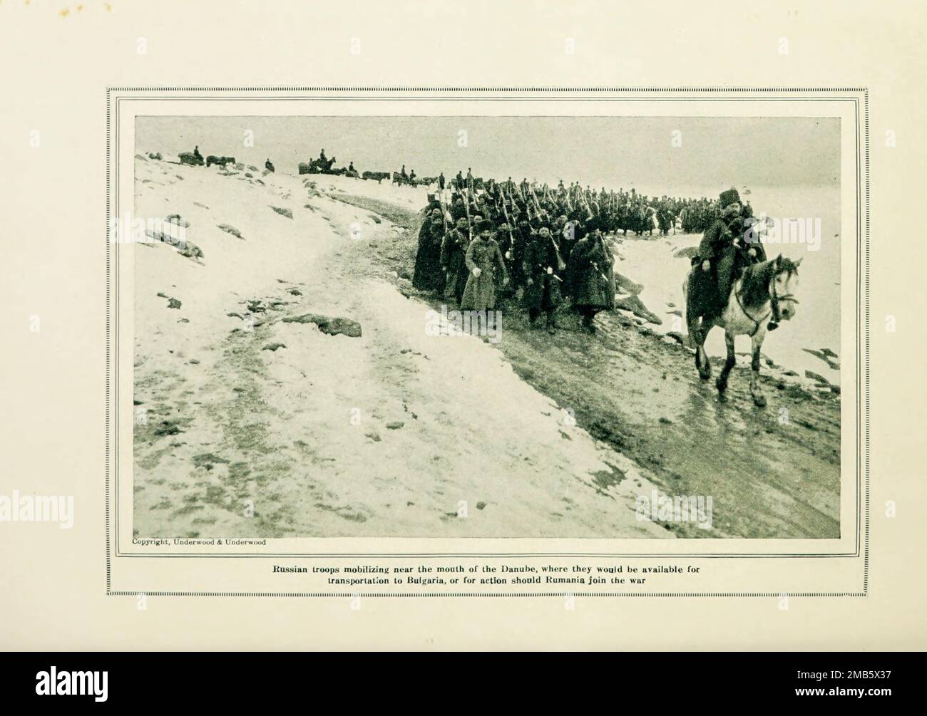 Russische Truppen mobilisieren in der Nähe der Mündung der Donau aus dem Buch The Story of the Great war; die vollständigen historischen Aufzeichnungen der Ereignisse bis dato DIPLOMATISCHE UND STAATLICHE PAPIERE von Reynolds, Francis Joseph, 1867-1937; Churchill, Allen Leon; Miller, Francis Trevelyan, 1877-1959; Wood, Leonard, 1860-1927; Knight, Austin Melvin, 1854-1927; Palmer, Frederick, 1873-1958; Simonds, Frank Herbert, 1878-; Ruhl, Arthur Brown, 1876 – Band VIII Veröffentlicht 1920 Stockfoto