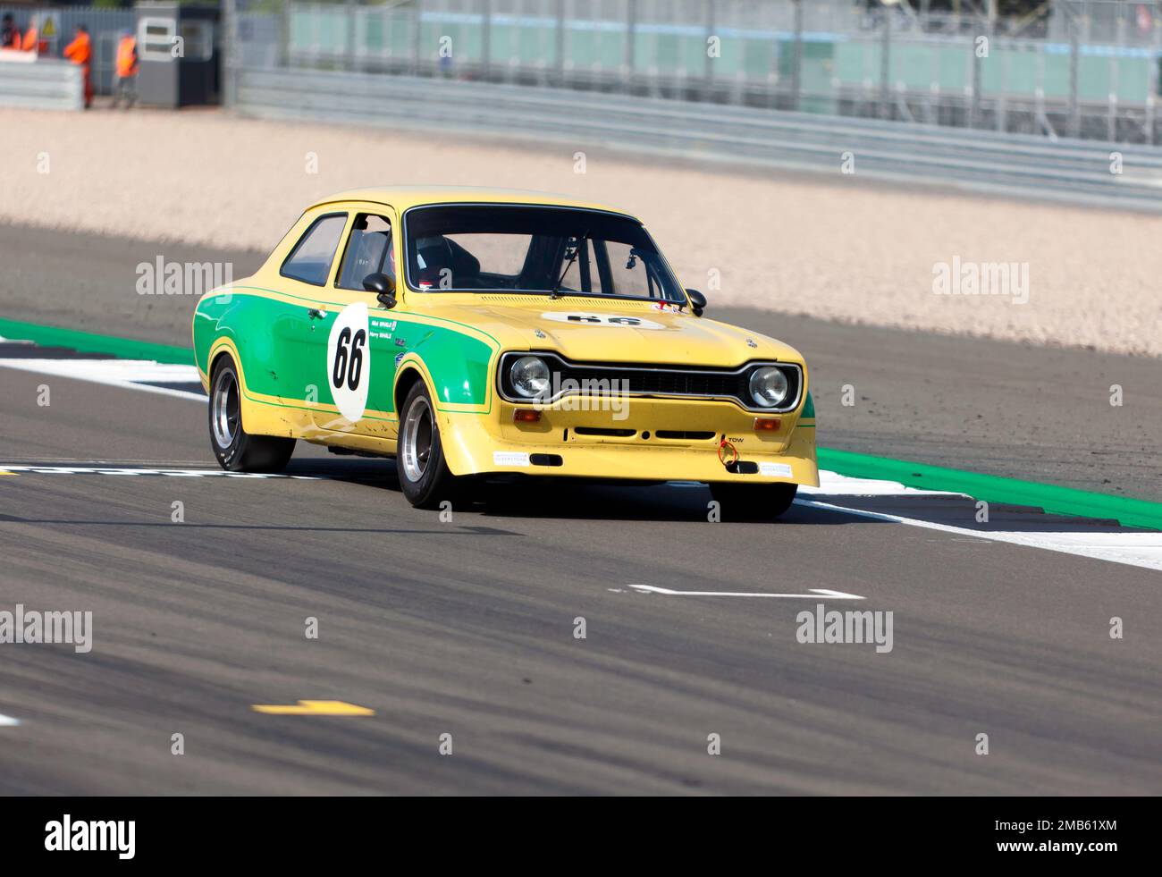 Nick Whale's Yellow and Green, 1971, Ford Escort RS1600, während der Tony Dron Memorial Trophy für MRL Historic Touring Cars. Stockfoto