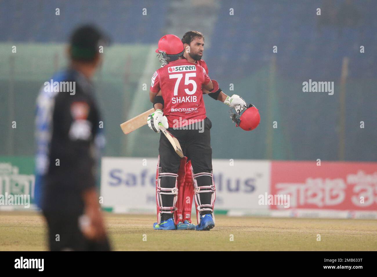 Fortune Barishal Batter Iftikhar Ahmed zerschmetterte neun Sechsen und sechs Vierer und trieb sich in eine Jungfrau aus dem T20. Jahrhundert gegen Rangpur-Reiter, um der zu werden Stockfoto